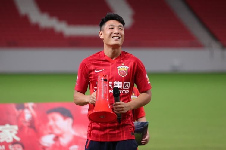 而对于自己和陈小春的角色，与两人过去合作相比都有哪些新的期待，曾志伟透露说：;我们各自角色都会有比较多不一样的挑战和尝试，陈小春会有很多情感戏和动作戏，而我自己也会有很多内心戏的设置，跟以往相比，两个角色碰撞会有很不一样的火花